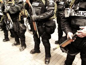 Riot police confront Occupy protesters in New York City